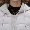 Jaqueta de Algodão com Penas de Inverno para Mãe, Estilo Curto Leve para Mulheres Baixas, Casaco Elegante para Mulheres de Meia-Idade e Idosas, Casaco de Algodão com Capuz Feminino