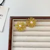 Brincos de Pérola com Flor de Coral Texturizada Estilo Francês para Mulheres, Nicho de Luxo de Alta Qualidade, Brincos Novos Simples e Versáteis
