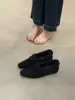 Zapatos Retro de Puntiagudos con Aumento Interior de Piel de Cordero Gris para Mujer Otoño e Invierno 2025 Nuevos Planos Cálidos con Forro de Felpa y Algodón