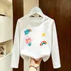Camiseta de Manga Longa para Meninas Primavera e Outono 2026 Nova Moda Infantil, Camiseta Básica Estilosa, Top Fofo de Algodão Puro com Gola Redonda