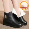 Sapatos de Mãe para Mulheres 2024 Inverno Novo Estilo Veludo Acolchoado Sapatilhas Botas Curtas para Mulheres de Meia-Idade e Idosas Sapatos para Idosos Botas de Neve Quentes para Mulheres