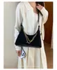 Bolso de gamuza de moda para mujer, nueva colección otoño/invierno 2026, un bolso de hombro con cadena súper popular y único, perfecto para llevar a todas partes