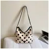 Bolsa de Tecido de Bolinhas de Moda de Nicho de Verão de Alta Qualidade, Bolsa de Ombro Exclusiva para Uso Externo para Mulheres, Bolsa de Ombro Versátil de Grande Capacidade para Mulheres