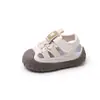 Sandálias de Verão para Bebês 2026 Novo Estilo para Meninos e Meninas, Sapatos Vazados Respiráveis Anti-Chute para Crianças Pequenas, Sapatos de Praia com Velcro para Crianças
