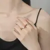 Conjunto de anillos de moda, anillos de pareja huecos con incrustaciones de circonita de lujo ligero europeo y americano, anillos de boda