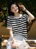 Estilo Novo de Verão 100% Tencel Listrada Feminina Gola Redonda Manga Curta Camiseta, Malha Fashionável Versátil Solta Emagrecedora Top