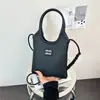 Bolso de Mano Versátil de Color Sólido para Mujer, Estilo Nuevo con un Toque de Lujo, Moderno, Sencillo, Casual, Bolso de Hombro para el Trabajo, Transfronterizo