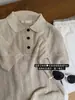 Tejido de Punto de Hilo de Lino y Algodón Color Avena y Queso Estilo Old Money de Alta Gama con Cuello Polo Hombros Normales y Mangas Cortas para Mujer