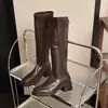 Otoño 2026 Nueva Calle Chica Genial Guapo Versátil Botas Altas de Caballero Punta Cuadrada Tacón Grueso Botas Largas Hasta la Rodilla