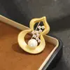 Broche de Calabaza Estilo Chino Antiguo Dorado Cepillado con Temperamento Elegante, Perla de Agua Dulce Natural e Incrustaciones de Piedra, Broche para Mujer