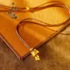 Colgante Popular de Estilo Antiguo Chapado en Oro 'Peek-A-Boo' de Xiaohongshu, Lindo Collar de Gato de la Suerte de Dibujos Animados, Adorable Colgante de la Serie 'Mascotas Adorables'