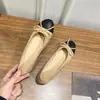 Sapatos de salto únicos femininos elegantes de temperamento, estilo retrô moderno de Hong Kong, finos, da moda, casuais, estilo quente, modernos, 2026