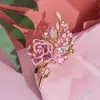 Broche de rosa pink para mulheres, alfinete de corsage luxuoso e elegante de alta qualidade, luxo leve, acessório de peito de casaco requintado e moderno