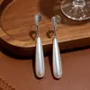 Moda y elegancia, clips para orejas largos de circón y perla sin perforación, pendientes de espiral retro de lujo ligero, sin dolor