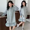 Nova coleção de outono e inverno para meninas: um conjunto de duas peças apresentando um vestido colete de lantejoulas e uma blusa de malha por baixo, perfeito para festas com tema de princesa, e vem com um pingente