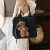 Bolso Cruzado Esponjoso 2026 Nuevo Estilo Coreano Retro para Mujer Otoño/Invierno Bolso de Hombro con Colgante Bolso de Mano Exquisito a la Moda Oso Pequeño de Gamuza
