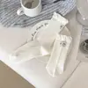 Etiqueta de tela de gatito en el talón, calcetines de media pantorrilla estilo ins coreano, calcetines holgados de color sólido de dibujos animados, calcetines de algodón para mujer sin costuras de otoño e invierno