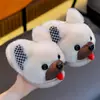 Pantuflas de algodón para invierno con temática de cachorros para niños, unisex, cálidas y forradas de felpa, con una sensación suave y afelpada, adecuadas para padres e hijos, y con un diseño de talón cerrado