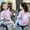 Camiseta de manga comprida para meninas, nova coleção outono 2026, estilo outono inicial, base de algodão puro, top para look de duas peças primavera e outono infantil