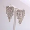 Pendientes largos con borla de cadena de garra de diamante de pedrería multicapa, forma de corazón, pendientes de moda de alta gama europeos y americanos al por mayor