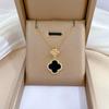 [Acero de titanio] Collar de trébol de la suerte con micro incrustaciones, juego de aretes, temperamento de personalidad de lujo ligero, combinación de collar y aretes de banquete