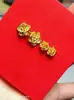 Loja Dourada Mesmo Estilo Brincos de Flor de Hibisco Dourado Areia para Mulheres, Design de Nicho, Luxo Leve, Brincos de Alta Qualidade, Dourado Imitação da Moda
