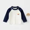 Camiseta de bebê tipo A, sem costura, gola redonda, manga longa, macia, 100% algodão, para primavera, outono e inverno, adequada para meninos e meninas, um top versátil