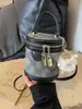 Bolso Pequeño Elegante de Alta Gama Transfronterizo para Mujer 2025 Nuevo Modelo Exquisito Bolso Cubo de Nicho Popular Bolso de Hombro Cruzado Simple