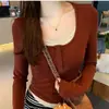 Camiseta de manga larga bicolor de dos piezas falsas para mujer, nuevo estilo primavera/otoño 2026, moda Maillard, top de cuello redondo, camiseta básica ajustada
