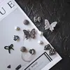 Accesorios para Zapatos Tipo Clog de Estilo Nuevo con un Toque de Alta Gama, Dijes Brillantes de Mariposa con Pedrería Estilo Ins, Hebilla Decorativa para Zapatos de Mariposa Negra y Blanca Oscura para DIY