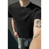 2026 Verão Novo Estilo de Hong Kong Tamanho Plus Gola Redonda Retalhos Manga Curta Camiseta Masculina Solta Casual Versátil Bloco de Cores Tendência