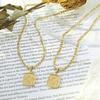 Collar de acero de titanio con colgante cuadrado de flor de lujo ligero de nicho japonés y coreano, cadena de clavícula transfronteriza, joyería combinable al por mayor para mujer