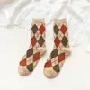 Calcetines de lana para mujer, calcetines de media pantorrilla, calcetines cálidos gruesos de estilo coreano de moda para otoño e invierno, cuadros de rombos retro japoneses.