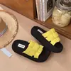 Zapatillas Estilo Chanel Versión Coreana Moda Femenina Para Exterior 2026 Otoño/Invierno Nuevo Estilo Suela Gruesa Súper Suaves Estampado Leopardo Tira Única Zapatillas Mujer
