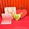 Día de San Valentín Chino 520 Día de San Valentín 999 Oro Puro Serie Amor Monedas de Oro Exquisito Set Venta al por Mayor