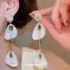 Brincos Pingente Flor de Resina Cravejados com Diamantes Agulha de Prata, Brincos Doces Estilo Férias de Verão, Acessórios de Orelha Retrô com um Toque de Luxo Leve e de Alta Qualidade