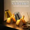 Lámpara de Mesa con Forma de Perro Globo Nórdico Luz de Noche de Atmósfera para Dormitorio Mesita de Noche Lámpara de Decoración Artística Creativa para Escritorio