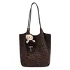 Bolso de mano con estampado de leopardo, gran capacidad, nueva colección otoño/invierno 2025, bolso de hombro casual y elegante, bolso tote chic para el trabajo y los desplazamientos