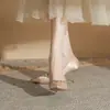 Zapatos de Boda Jingang H8092 Zapatos para Recién Casados Tacones Altos Bajos Mujer 2025 Nuevos Primavera y Otoño Stiletto Punta Fina Planos Mujer