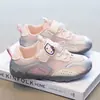 Tênis Casual Infantil Cartoon Fofo Gato KT com Velcro para Meninas 2026 Primavera e Outono Novos Sapatos Respiráveis para Crianças