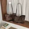 Bolso tote con estampado de leopardo para mujer, bolso de hombro estilo coreano, nuevo modelo 2026, bolso de hombro de gran capacidad para el día a día, bolso de mano retro a la moda