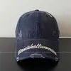 Gorra de béisbol estilo americano con estampado de leopardo y bordado de letras, diseño rasgado estilo callejero, versátil y favorecedora, gorra de moda unisex