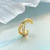 Exquisito Clip para Oreja Pequeño de Plata de Ley S925 con Forma de Cruz C para Mujer, Lujo Ligero, Circonita, Pendiente Simple para el Día a Día Sin Perforación