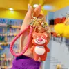 Chaveiro de Urso Morango Desenho Animado Criativo Feminino Fofo Moda Exquisite Boneca de Resina Chaveiro Pingente de Bolsa Atacado