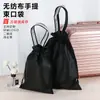 Bolsa de cordón no tejida En stock Bolsas Juguetes Publicidad Mochila para estudiantes En stock Portátil a prueba de polvo Bolsa de regalo