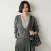 Cardigan de Cashmere Falso Duas Peças Estilo Outono/Inverno 2026 para Mulheres, Jaqueta Tricô de Cashmere com Bloqueio de Cor Retro Francês de Gola V
