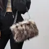 Bolso de Peluche Europeo, Americano, Japonés y Coreano Transfronterizo, Bolso de Hombro de Piel con Cadena Estampado de Leopardo, Ambiente de Otoño e Invierno, Bolso de Axila de Alta Gama Moderno y Genial
