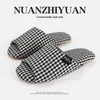 Zapatillas de Waffle Nanbowan Home para Interior Antideslizantes Silenciosas Cómodas Amigables con el Piso Sandalias a Cuadros para Mujer