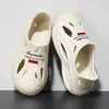 Sapatos de Furos de Verão Novo Estilo Antiderrapante Resistente ao Desgaste Outdoor Casuais Moda Salto Fechado Sandálias de Praia