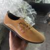 Sapatos masculinos de sola macia Sapatos masculinos de couro de alta qualidade respiráveis Novos sapatos de couro casuais da moda para todos os combos com sola macia superfície macia sapatos leves